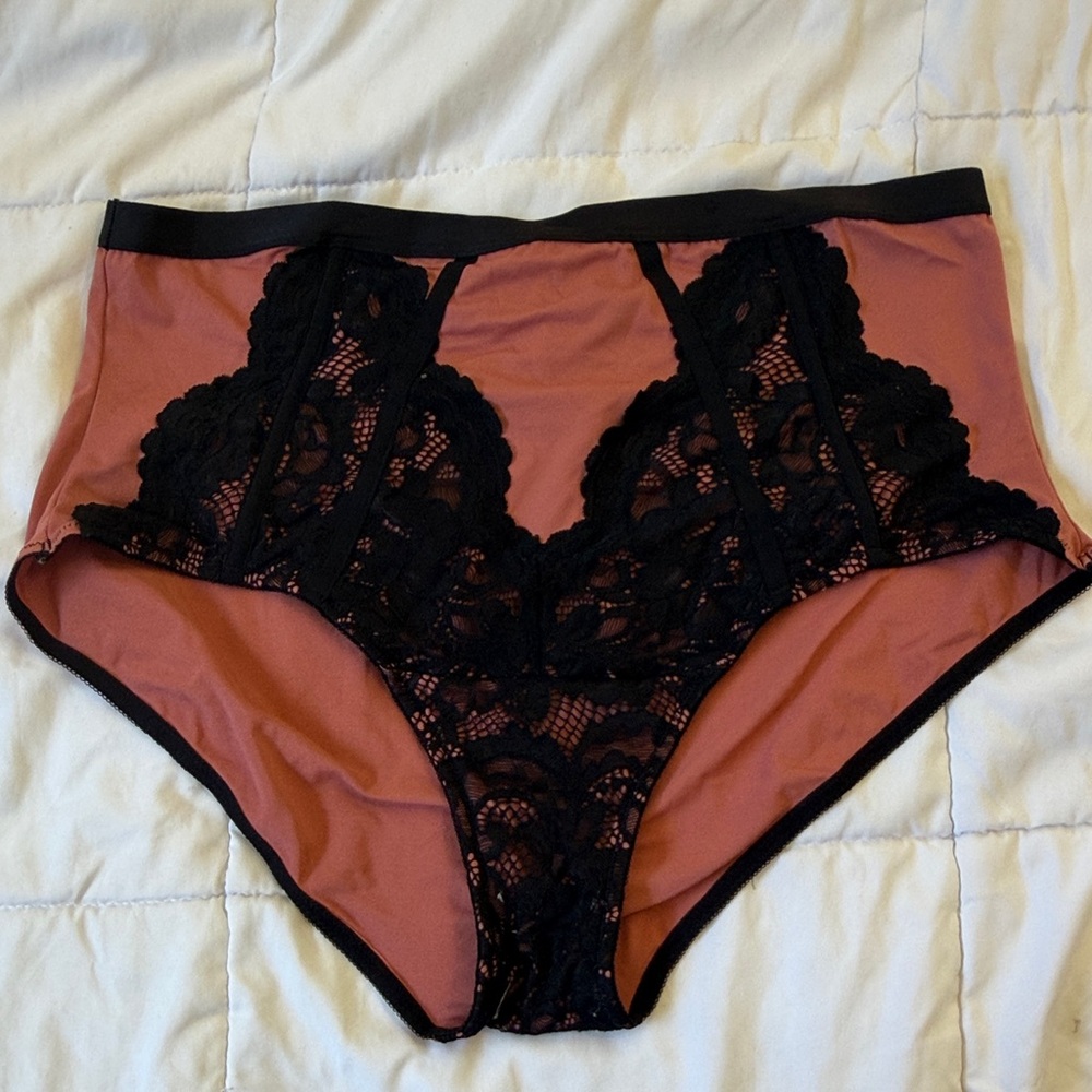 Torrid rust scalloped high waist smoothing Brief with Black Lace